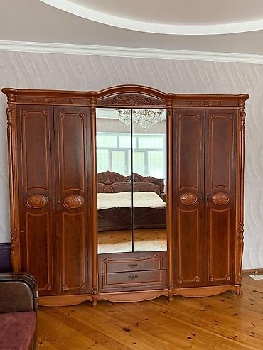 makyaj ucun masa: Klassik üslubda yataq otağı mebel dəsti Tərkibi: - Cüt nəfərlik iri — 5