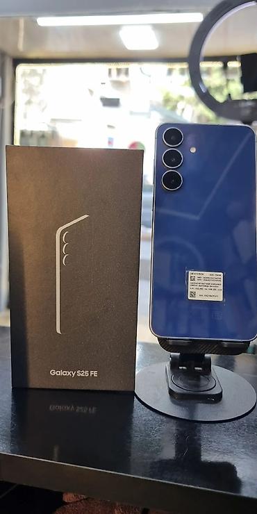 Мобильные телефоны: Samsung Galaxy S25 FE, 256 ГБ, цвет - Голубой — 2
