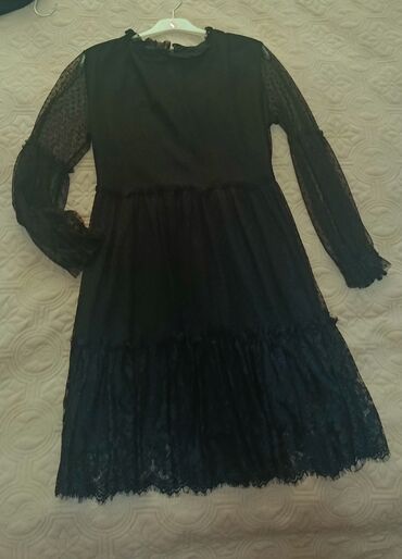 Qara ziyafət geyimi, XL, küpürlü Ölçü: XL Rəng: Qara Material: Küpürlü