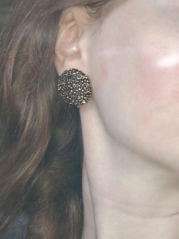 Бижутерия: Qızılı tonlarda massiv düymə sırğalar - Model: dairəvi, böyük ölçülü — 1