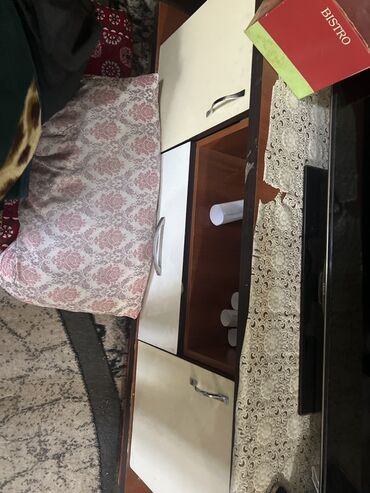 советскую тумбочку под телевизор: Зал үчүн гарнитур, ТВ үчүн тумба, ДСП, түсү - Күрөң