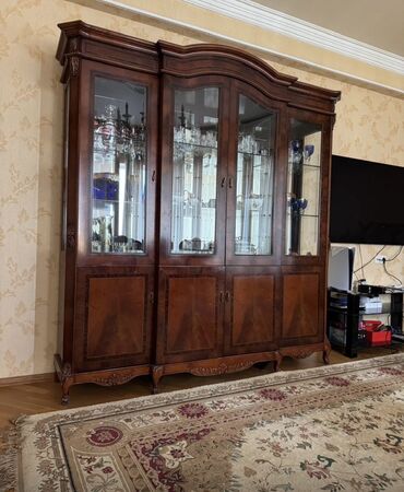 вешалка для одежды из дерева: Şüşəli dolab vitrini