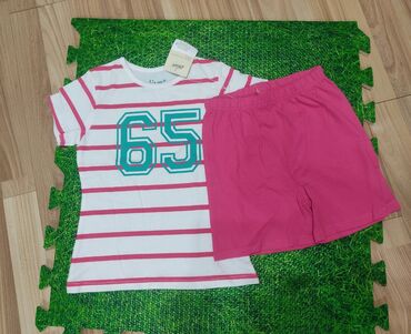 шорты для футбола: С ГЕРМАНИИ Стильный детский комплект футболка - шорты для девочек 4-5