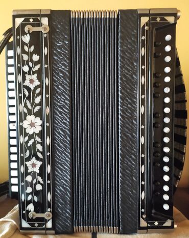 İncəsənət və kolleksiyalar: Akustik Akkordeon, Yeni, Ünvandan götürmə