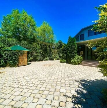 Отели и хостелы: Продается мини отель в городе Чолпон Ата.Отель построен на 2 участках — 4