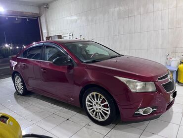 Chevrolet: Chevrolet Cruze RS – sedan - Rəng: tünd al qırmızı (metallik) - — 4