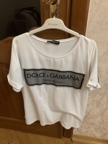 Futbolka və maykalar: Dolce & Gabbana brendinə məxsus qısaqol ağ rəngli t-shirt. Ön