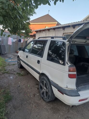 машина алмашуу: Mitsubishi Space Wagon: 1998 г., 2 л, Механика, Бензин, Вэн/Минивэн