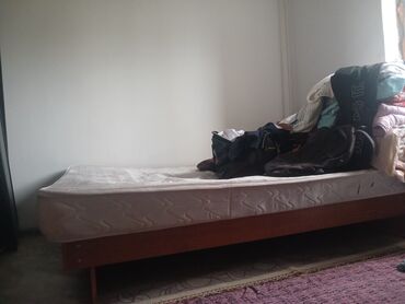 спальный диван токмок: Спальный гарнитур, Двуспальная кровать, Матрас, цвет - Бежевый, Б/у