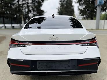 16 tekerler: Hyundai Elantra – ağ rəngli, müasir dizaynlı sedan - Xarici görünüş — 5