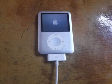 audi coupe 2 at: Apple iPod nano 3rd Gen. 4 GB Original, kupljen u Francuskoj. Srednji