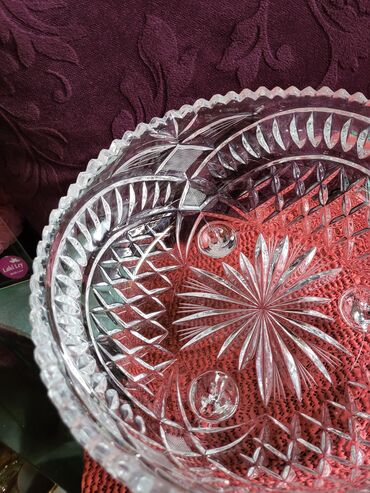 Činije: Cinija nova kristal,rucni rad sa tri stope 70te. Cinija kristal,led na lalafo.rs — 10 Činije: Cinija nova kristal,rucni rad sa tri stope 70te. Cinija kristal,led — 10