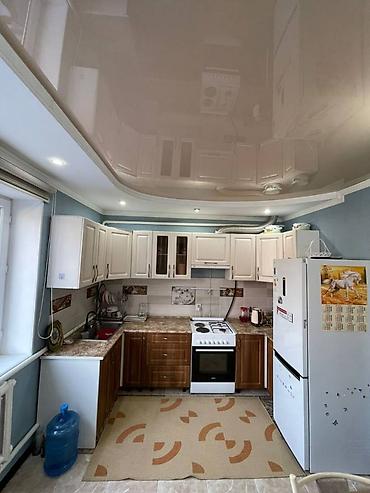 Продажа коттеджей и домов: Продается дом. Фасад здания утеплен и выполнен в ярком оттенке, что — 17