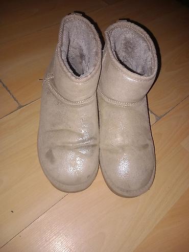 decije duboke cipele: Kratke zimske čizme/uggs u bež boji. - Model: niske, do članka - — 1