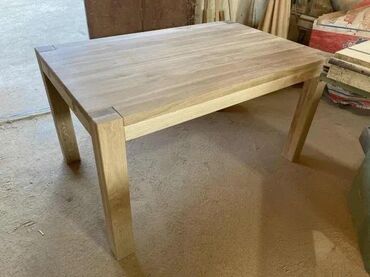 Stolovi: Trpezarijski sto – hrast, puno drvo Trpezarijski sto izrađen je od — 4