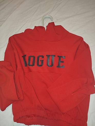 Duksevi: Dva komada dukseva/duks majica sa printom: 1) Crna dukserica s — 14