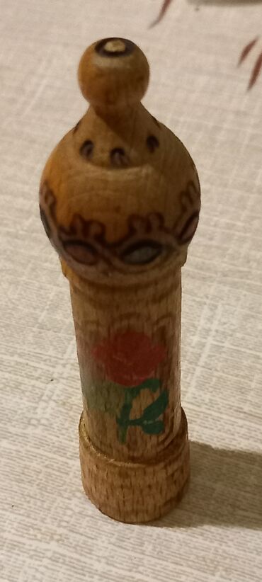 Ətriyyat: Qizil gül yaği ətiri. - ağacdan hazırlanmış minarə formalı qabda. - — 11