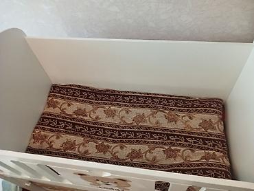 Mebel: Uşaq beşiyi – “Teddy” dizaynlı, çekmecəli model - Rəng: ağ və bej — 2