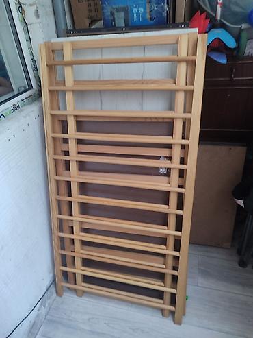 bunk bed: Детская кроватка из дерева с матрасиком и выкатным ящиком. Компактная — 2