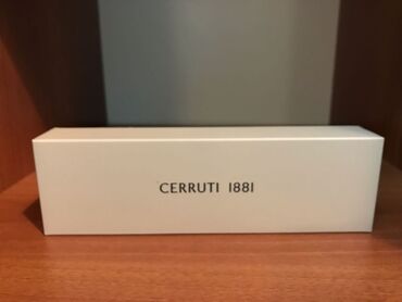qelemler: Cerruti 1881 markalı qara rəngli qələm, dəsti ilə birlikdə təqdim