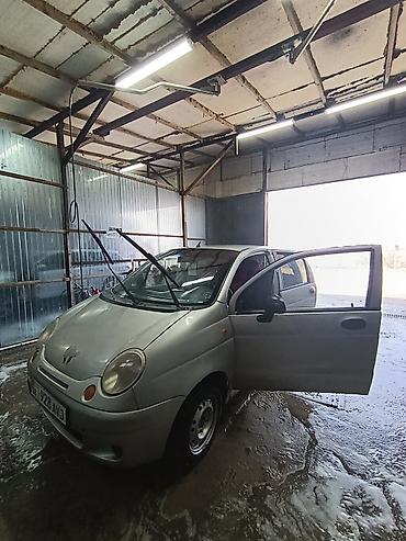 Другие автомобили: Компактный хэтчбек серебристого цвета (5 дверей). Основные — 6