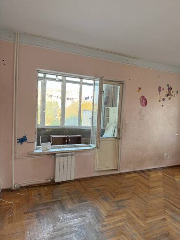 Qarajlar: Bakı, 8-ci kilometr, 1 otaqlı, Köhnə tikili, m. Xalqlar Dostluğu, 45 kv. m