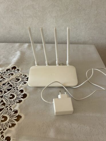 Комплектующие для ПК и ноутбуков: Xiaomi Mi Router 4C modeli, dörd xarici antenası sayəsində sabit və