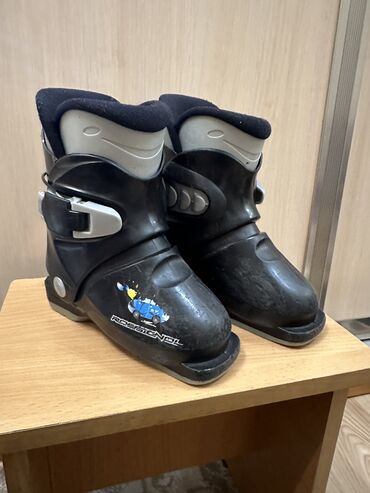 ботинки термо: Детские лыжные ботинки
17,5 см (примерно 26 размер)
Самовывоз Асанбай