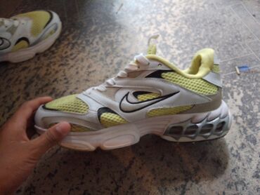 обувь женская большие размеры: Кроссовки, 38, Nike, Новый, цвет - Желтый, Платная доставка