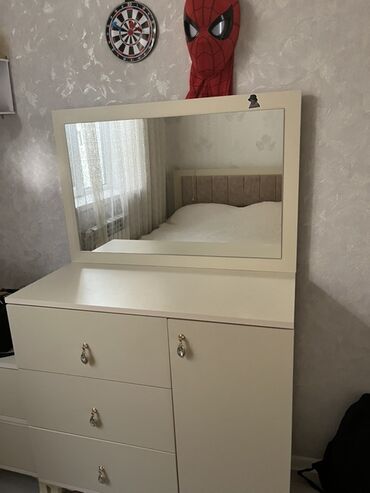 komod ustu qablar: Б/у, С зеркалом