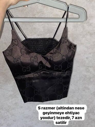 Kombinezonlar: - Qara kombinezon: S/M razmer (M olsa da uyğun). Ön hissədə iki cüt — 9