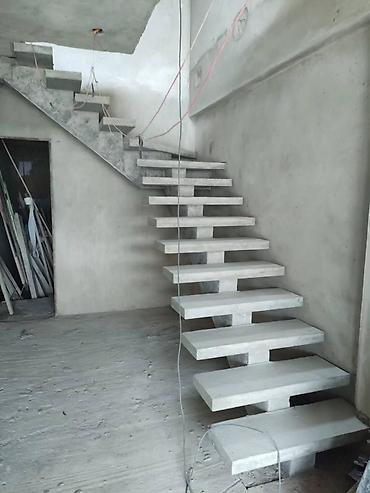 Бетонные лестницы: Бетонная лестница Для дома, Форма лестницы: Много-маршевая, Стиль: Модерн — 1