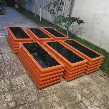 Bitkilər üçün dibçəklər: Gül qabları taxtda — 5