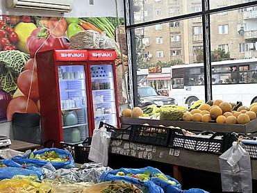 Aksesuarlar üçün vitrinlər: 4 Soyuducu 1 Kondisoner 8 Kamera Mebel vitrinler Kassa Aparatı ve — 1