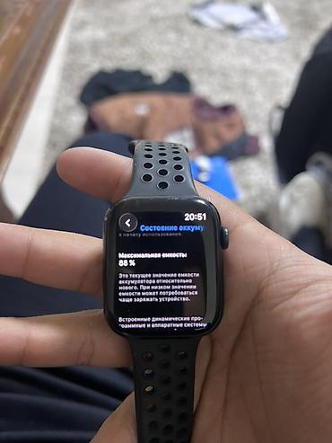 apple watch se3: Смарт-часы Apple Watch в черном цвете с черным спортивным ремешком — 4