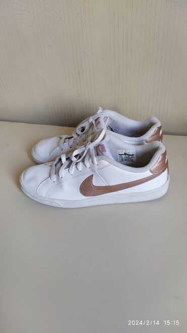 nike shox qadin krossovkalari: Кожаные кроссовки Nike ( оригинал ) в хорошем состоянии. Размер 41