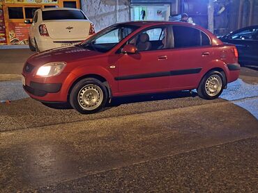 kia pregio: Kia Rio: 1.5 l | 2005 il Sedan