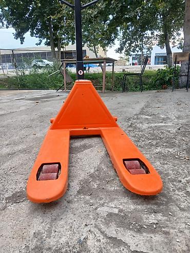 Alətlər: QISA ÇƏNGƏLLİ TRANSPALET 3.0 TON May ayında alınıb. Az işlənib. Yük — 3