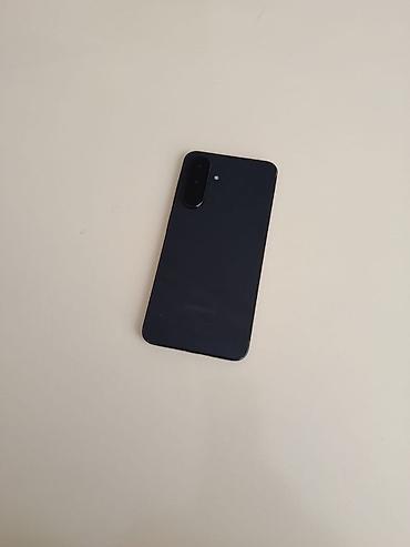 хвох сериес с: Smartfon – qara rəng, düz kənarlı korpusla Xüsusiyyətlər: - Tam — 5