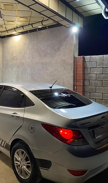 Hyundai Solaris: 2011 г., 1.4 л, Механика, Бензин, Седан — 2
