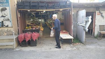 Qida məhsulları: Meyvə-tərəvəz köşkü – geniş assortiment Təzə və gündəlik gətirilən: - — 6