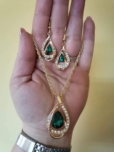 Setovi nakita: Set: Narukvica, Kruna, Minđuše, Materijal: Perlice, Cirkon, Biser — 19