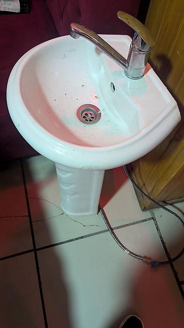keramik: Keramik pedestal lavabo və qarışdırıcı kran - Klassik dizaynlı, ağ — 1