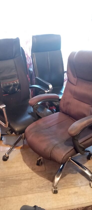 офисный стул б у: Офис креслолор, Колдонулган, Дөңгөлөктүү, Өзү алып кетүү lalafo.kg да офисный стул б у: Офис креслолор, Колдонулган, Дөңгөлөктүү, Өзү алып кетүү