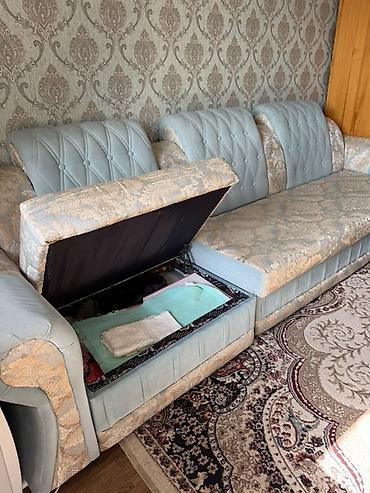 Прямые диваны: Прямой диван с выкатным спальным местом и ящиками для хранения. - — 3