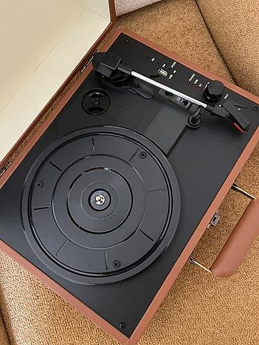 gramofon satilir: Qramafon və 6 ədəd plastinka birgə satılır.Çox səliqəli istifadə — 3
