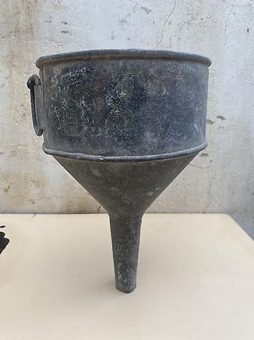 Metal məhsulları: Böyük ölçülü metal qıf. Diametr 20 sm, umumi uzunluq 33 sm Yaxsi — 3