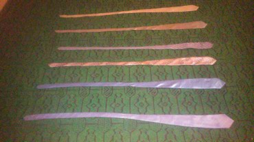 Qalstuklar: Kişi üçün qalstuklar satılır.Heç bir problemi yoxdu.100 %. Qiymeti — 7