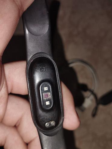 Saat dəstləri: Huawei TIA-B09 Biri Isə Xiomi Mi Band-4 du Her ikiside Orginal Saatdi — 4