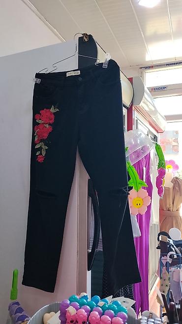 bel üçün: Qadın cins şalvarı – qara rəng - Model: Mom fit, beldə düymə və — 1